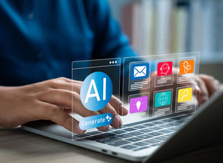 Débutant en cryptomonnaie découvrant les principes fondamentaux de la négociation automatique pilotée par intelligence artificielle